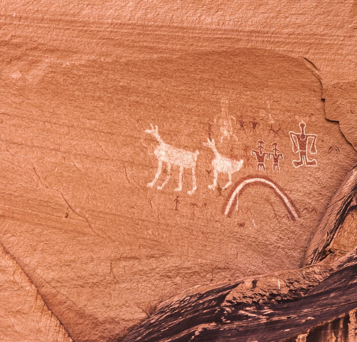 Rotskunst op zandstenen muur in Canyon de Chelly, Arizona