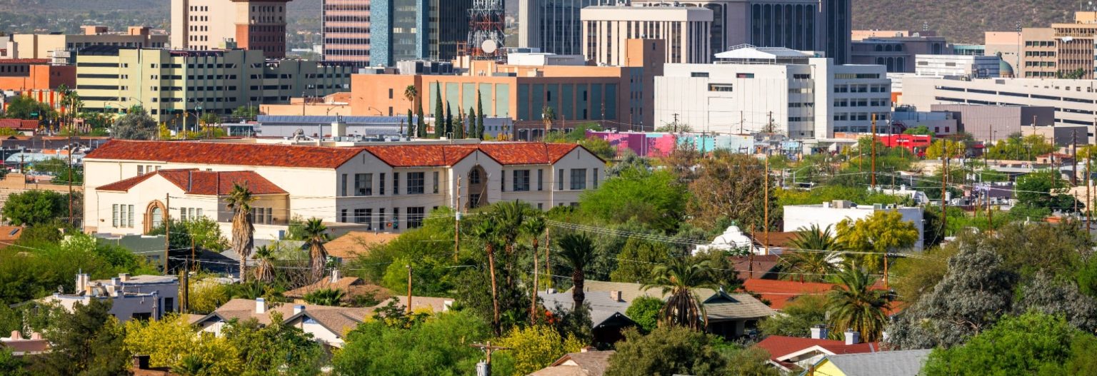 Skyline van Tucson Arizona met bergen