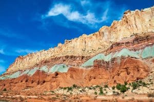 Gekleurde rotslagen in Capitol Reef, Utah