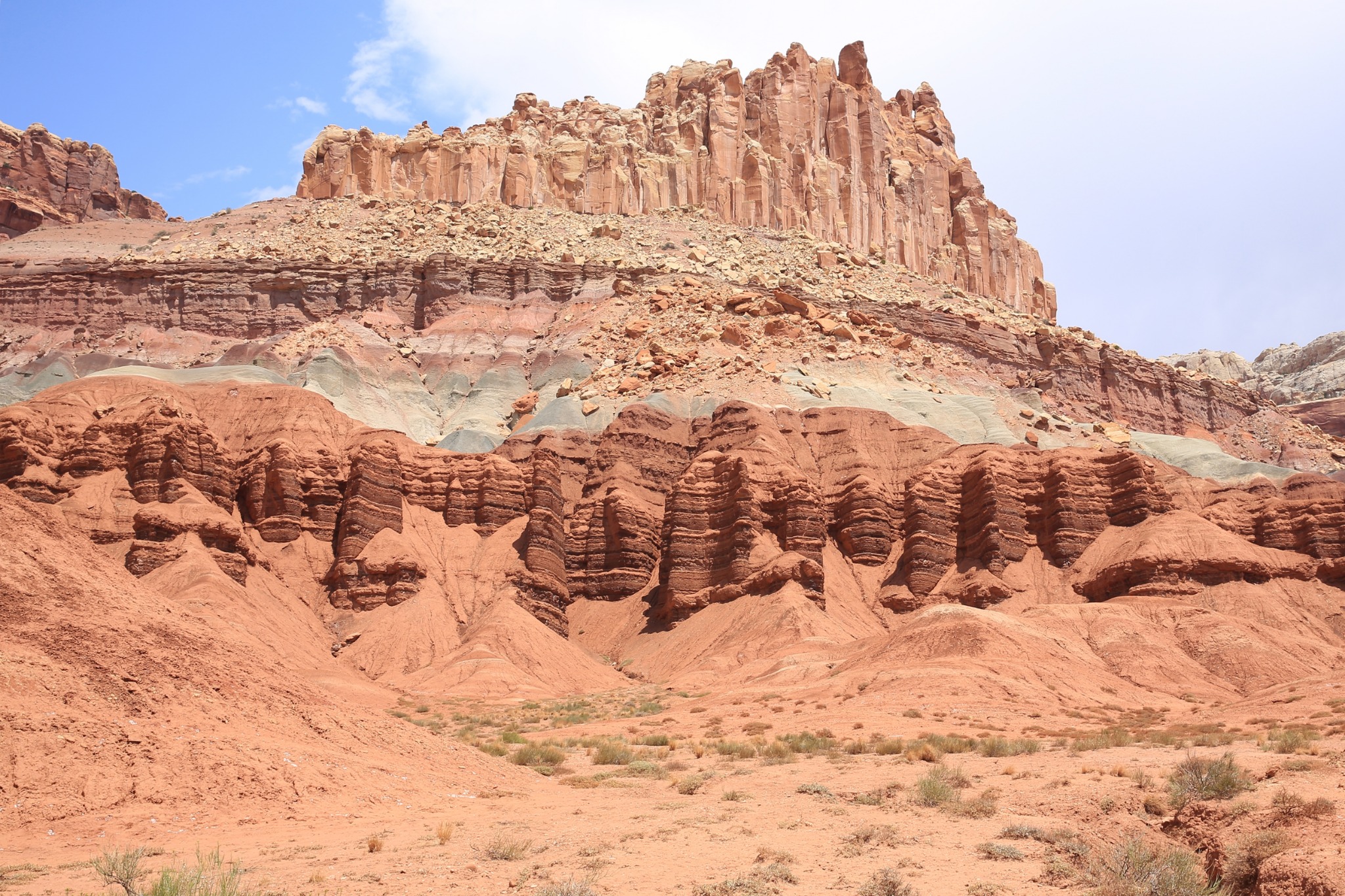 Rode rotswanden in Capitol Reef, Utah