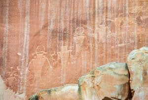 Rotswand met petroglyfen in Capitol Reef, Utah
