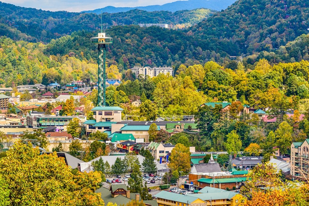 Gatlinburg Tennessee met uitzicht op bergen in de herfst