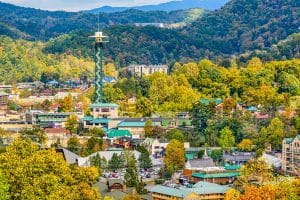 Gatlinburg Tennessee met uitzicht op bergen in de herfst