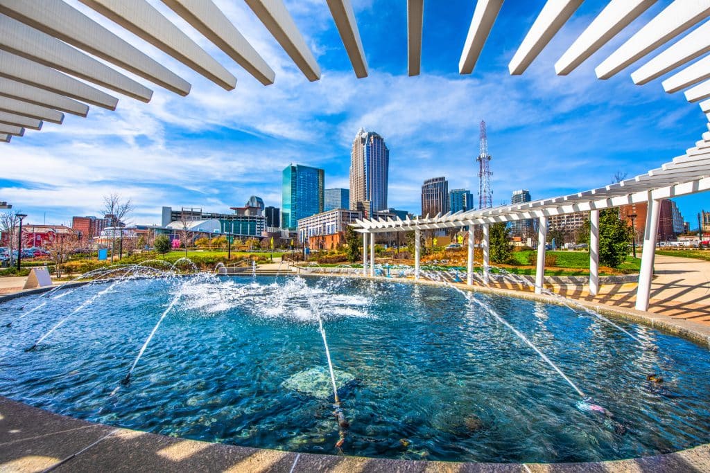 Fontein en skyline van Charlotte, North Carolina