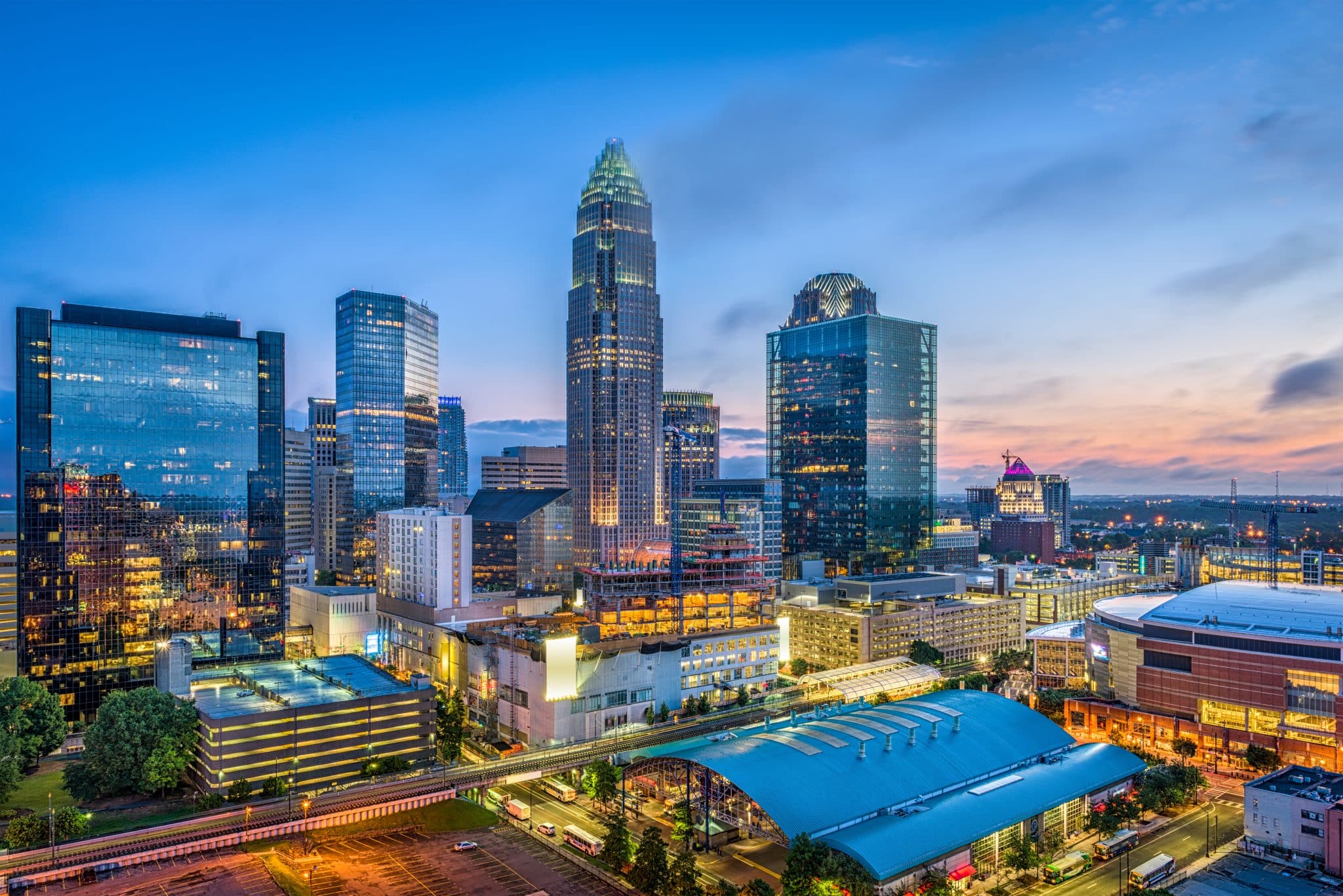 Skyline van Charlotte North Carolina in de avond