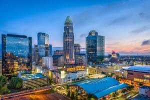 Skyline van Charlotte North Carolina in de avond