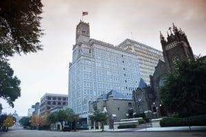 Klokkentoren en kerkgevel in Jackson, Mississippi
