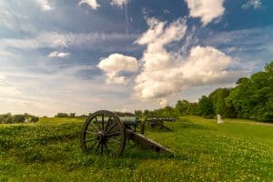 Burgeroorlogkanonnen op veld bij Vicksburg, Mississippi