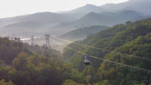 Kabelbaan over het bos in Gatlinburg, Tennessee