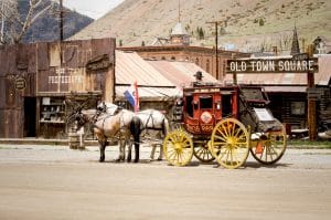 Oude koets in Silverton Colorado voor houten gebouwen