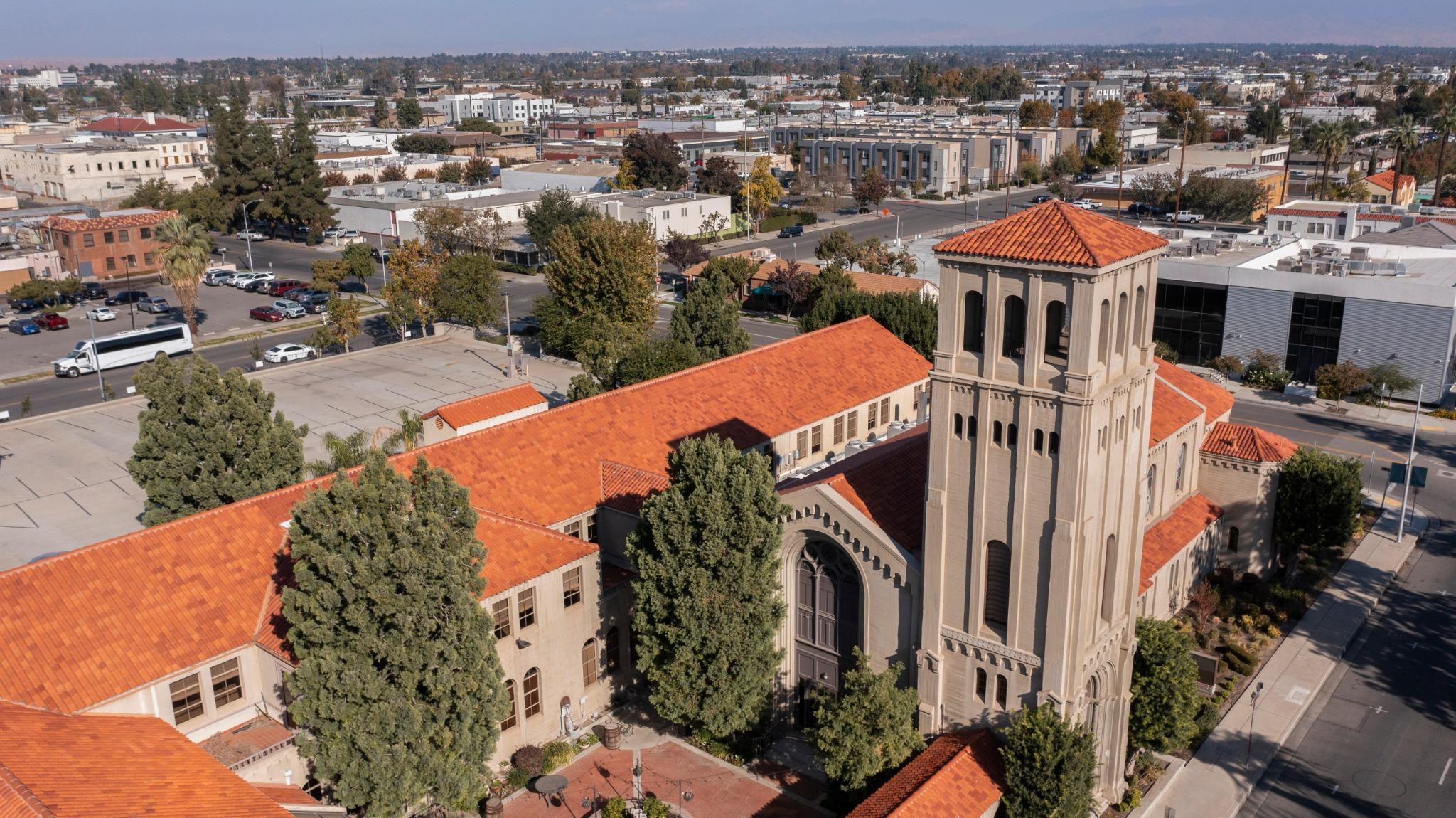Luchtfoto van historisch gerechtsgebouw in Anaheim, California