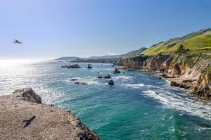 Rotsachtige kustlijn bij Pismo Beach, Californië