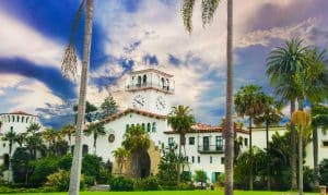 Toren van het gerechtsgebouw in Santa Barbara, California