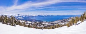Panorama op Lake Tahoe vanuit skigebied, Californië