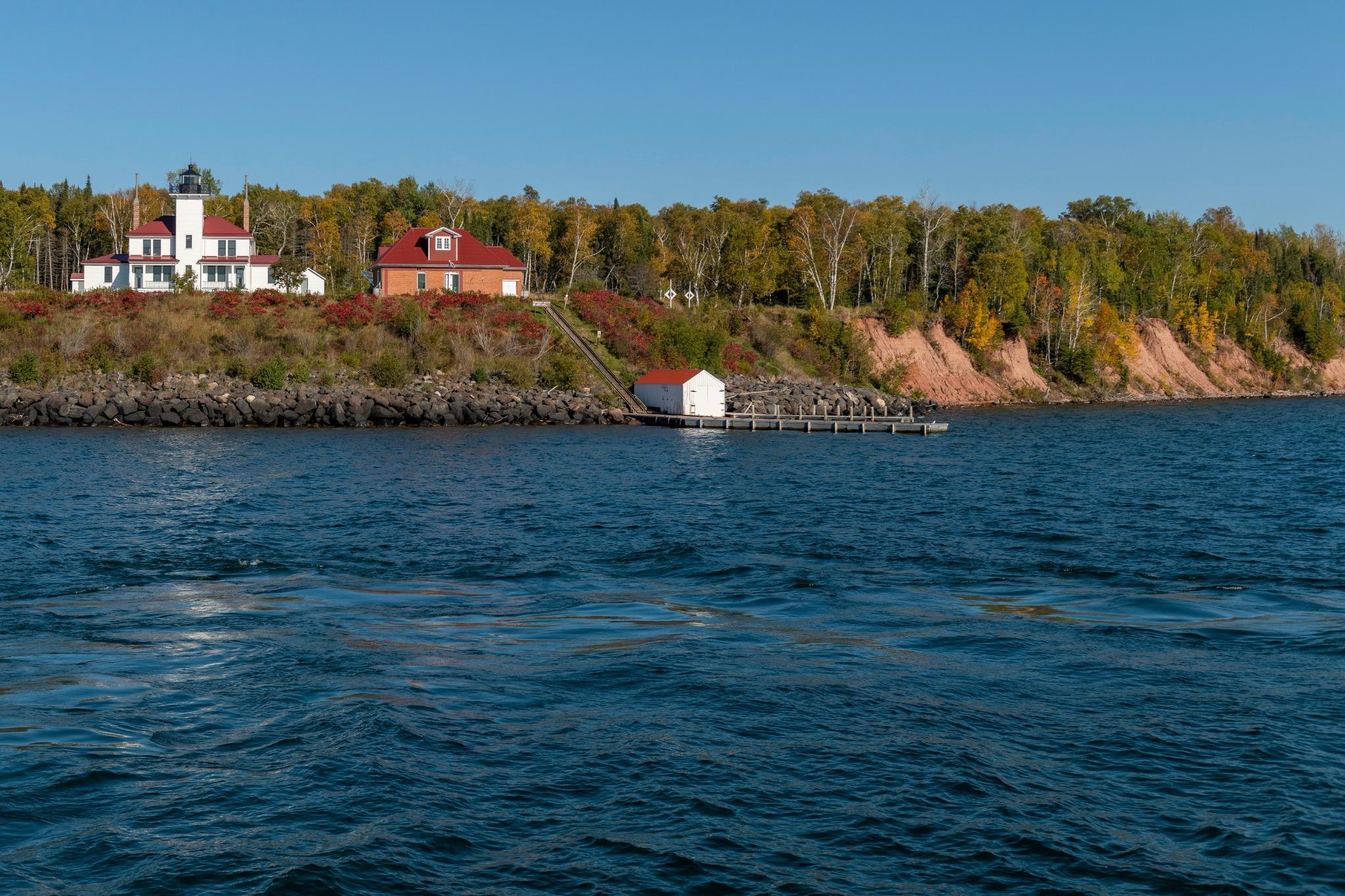 Vuurtoren en kustlijn van Lake Geneva in Wisconsin