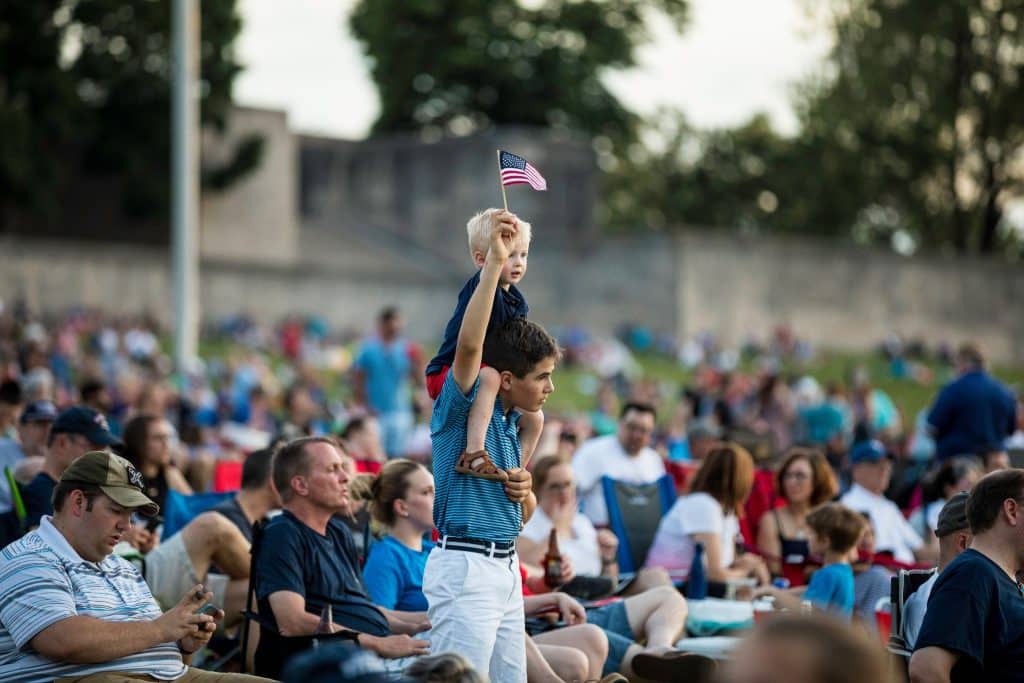 Kansas City Celebration at Station met publiek en Amerikaanse vlag