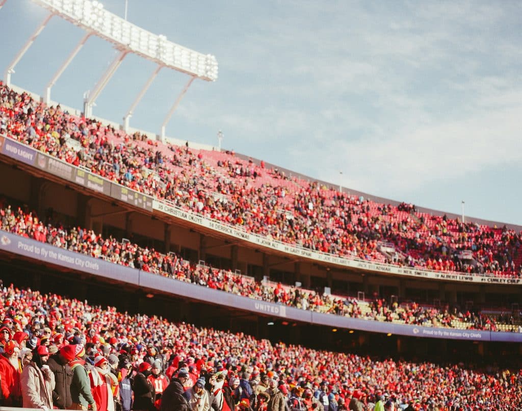 Kansas City Chiefs supporters op de tribune in het stadion