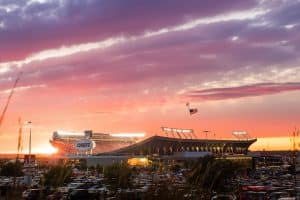 Kansas City GEHA Field at Arrowhead Stadium bij zonsondergang