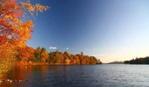 Meer met herfstkleuren in Middlebury Vermont