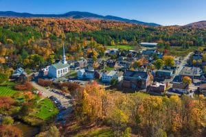 Luchtfoto van Stowe Vermont met herfstkleuren