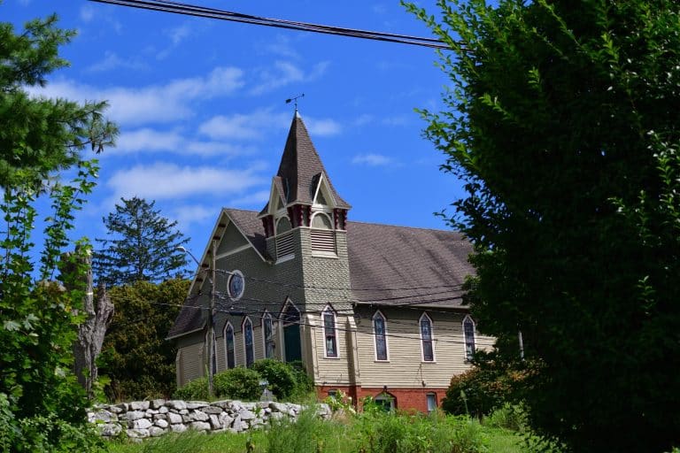 Historisch houten kerkgebouw in Mystic Connecticut