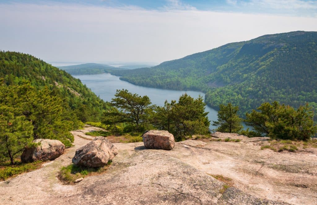 Uitzicht op Jordan Pond Acadia National Park Maine