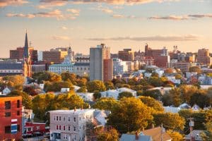 Stadspanorama van Portland bij zonsondergang