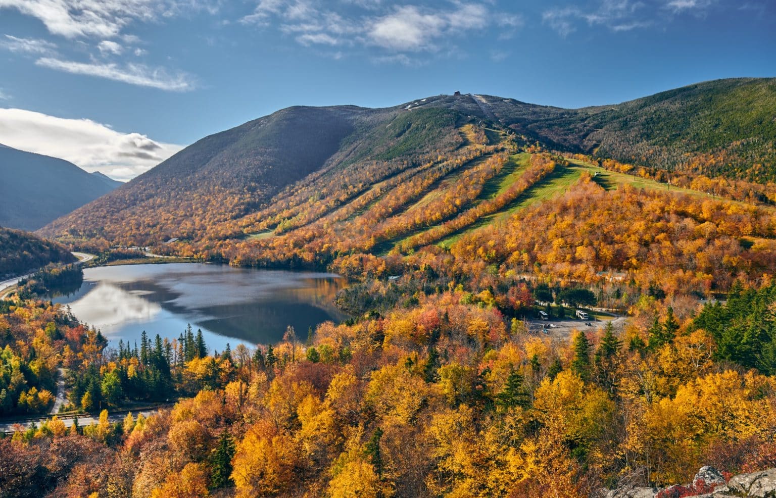 Canon Mountain met herfstbos in White Mountains New Hampshire