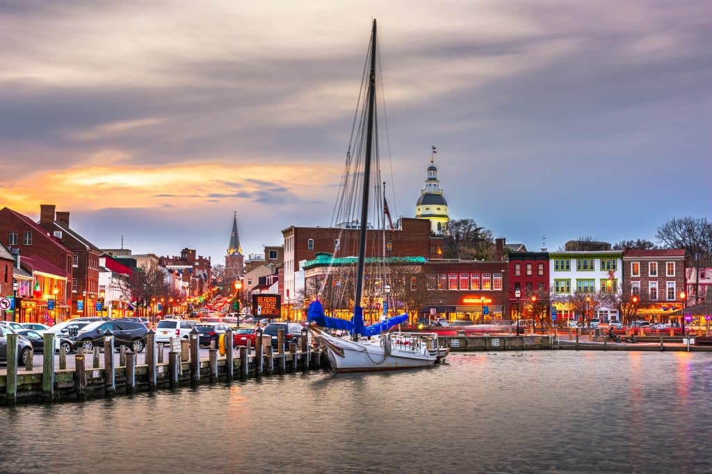 Haven en stadshuis van Annapolis Maryland in de avond