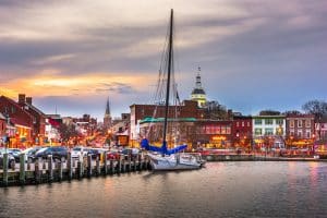 Haven en stadshuis van Annapolis Maryland in de avond