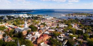 Luchtfoto van Annapolis Maryland met baai