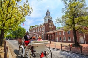 Independence Hall met paardenkoets Philadelphia Pennsylvania