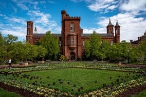 Smithsonian Castle en tuin in Washington D.C.
