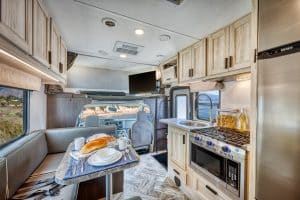 Road Bear C23-25 interieur keuken en zithoek