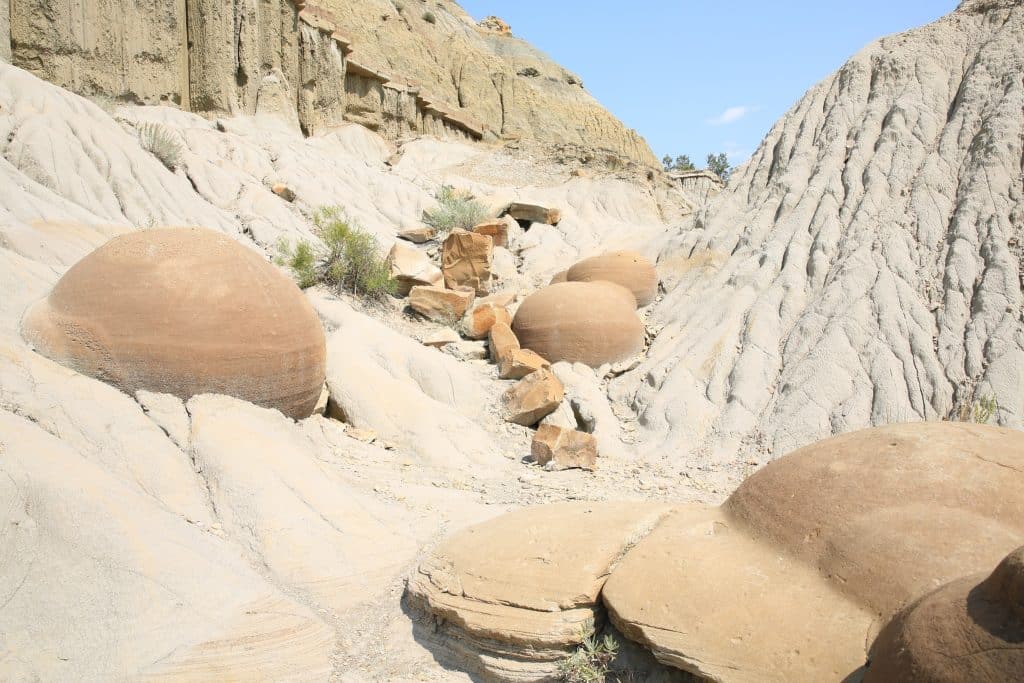 Medora North Dakota cannonball concretions tussen zandsteenheuvels