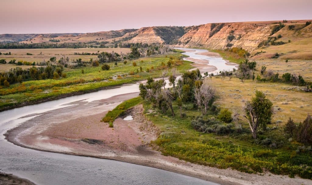 Medora North Dakota Little Missouri rivier door het landschap