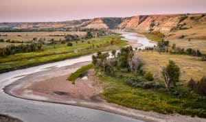 Medora North Dakota Little Missouri rivier door het landschap