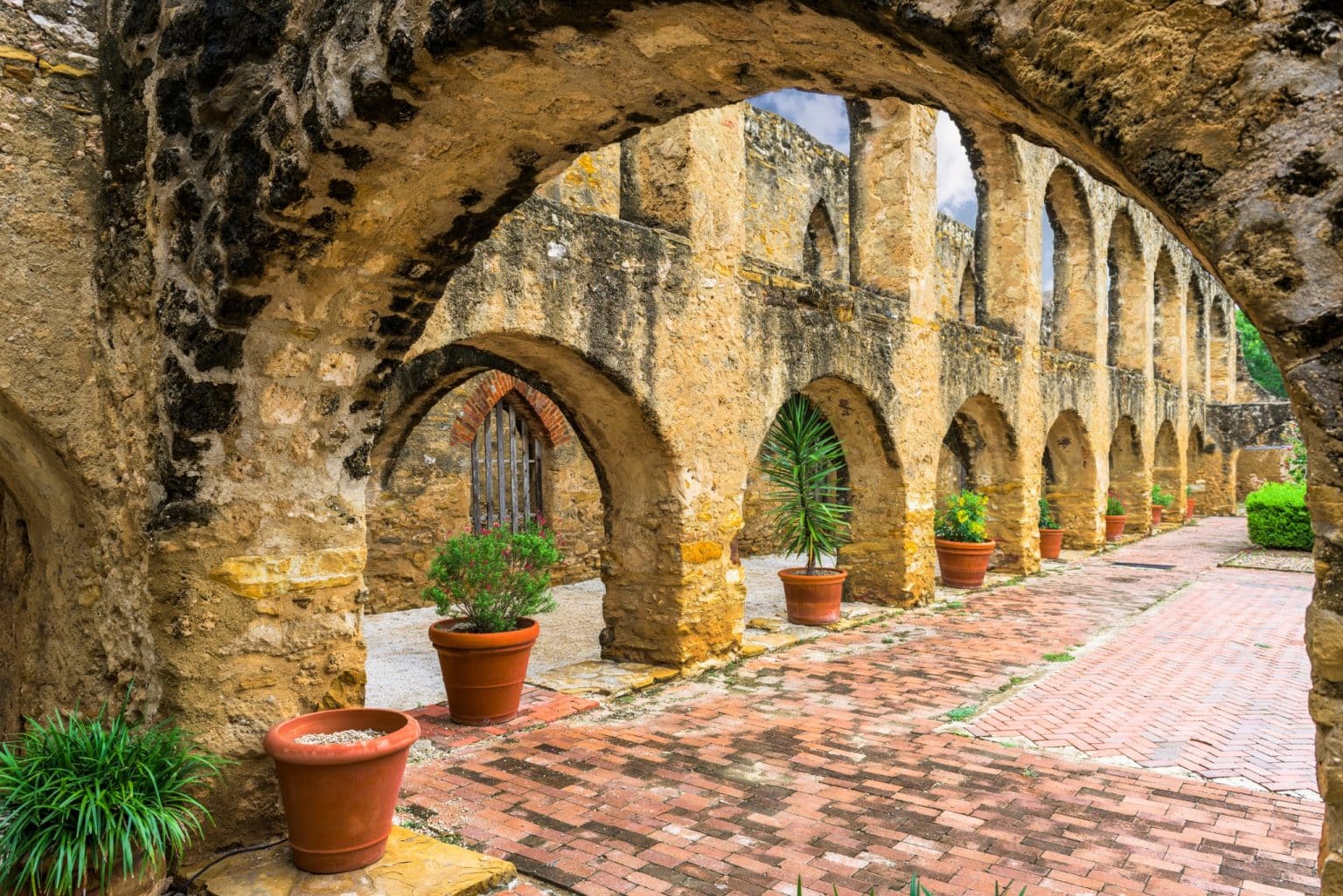 Oude bogen van Mission San José in San Antonio, Texas