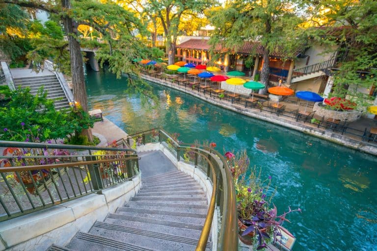 Trap met uitzicht op River Walk in San Antonio, Texas