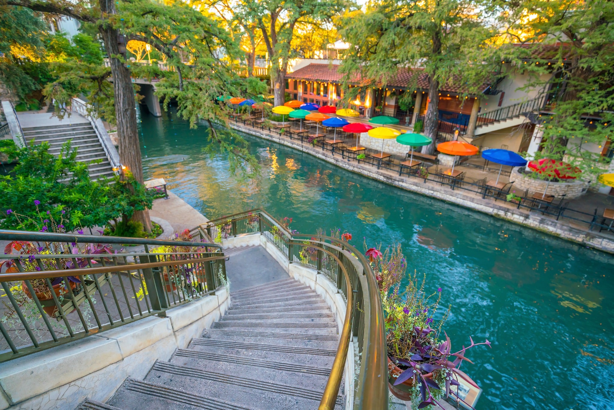Trap met uitzicht op River Walk in San Antonio, Texas