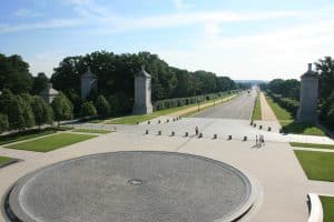 Memorial Drive met ingangspoort in Arlington National Cemetery