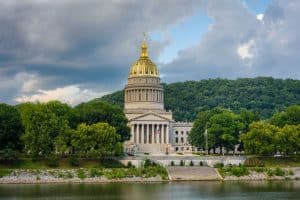 Capitool van Charleston, West Virginia aan de rivier
