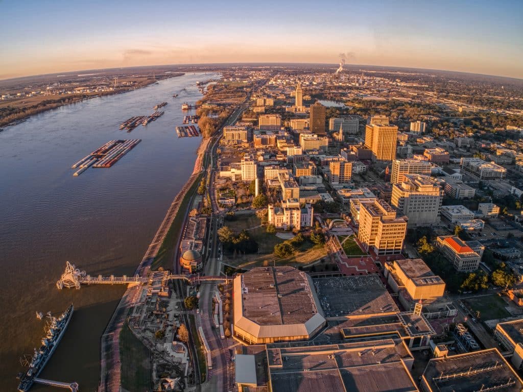Luchtfoto van Baton Rouge en Mississippi rivier, Louisiana