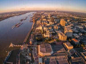 Luchtfoto van Baton Rouge en Mississippi rivier, Louisiana