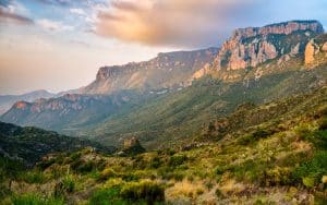 Groene vallei en bergen in Big Bend National Park Texas