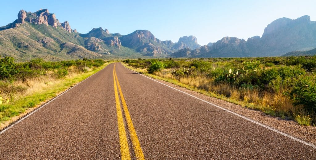 Weg naar de bergen in Big Bend National Park Texas