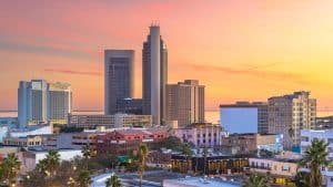 Skyline Corpus Christi Texas bij zonsondergang