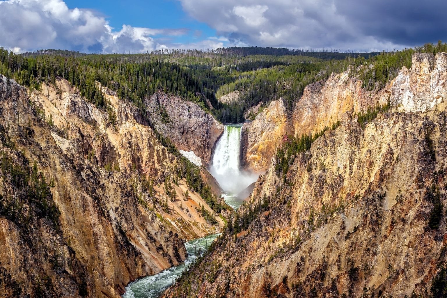 Lower Falls waterval in Yellowstone National Park