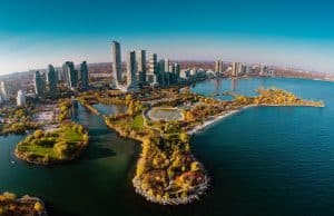 Luchtfoto Humber Bay Park in Toronto aan het water