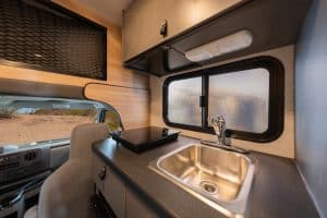Cruise America C18 Ultra Compact spoelbak